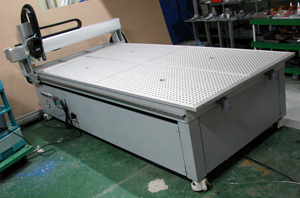 업그레이드된 ‘CE325’. 소음, 진동이 최소화돼 보다 안정적인 가공을 구현한다. 